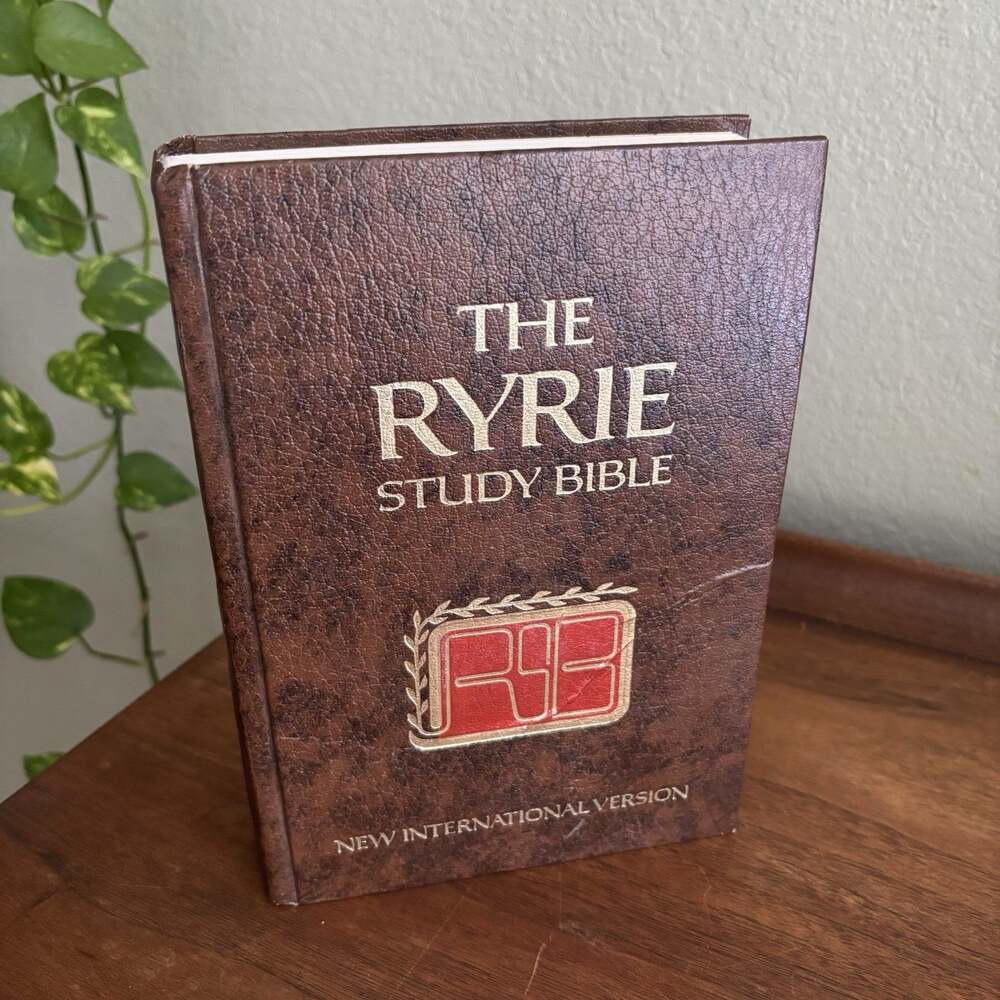 Ryrie Study Bible NIV Charles C. Ryrie Moody Publishers Hardcover Vintage 1986